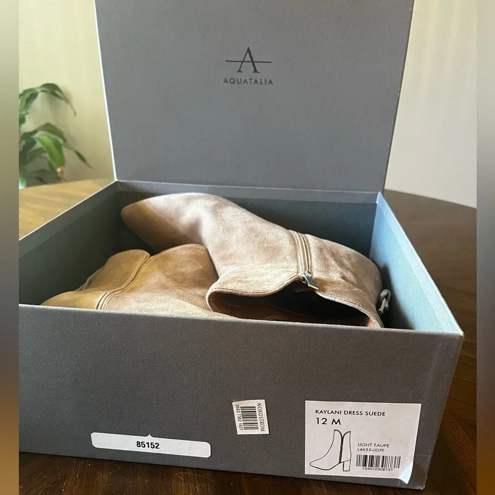 NWT Aquatalia Tan Suede Ankle Boots Kaylani in Original Box Women’s 12 / 42